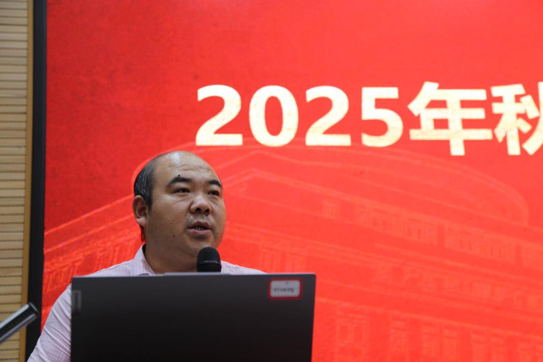 副院长邢成举解读本科人才培养方案修订要点.jpg