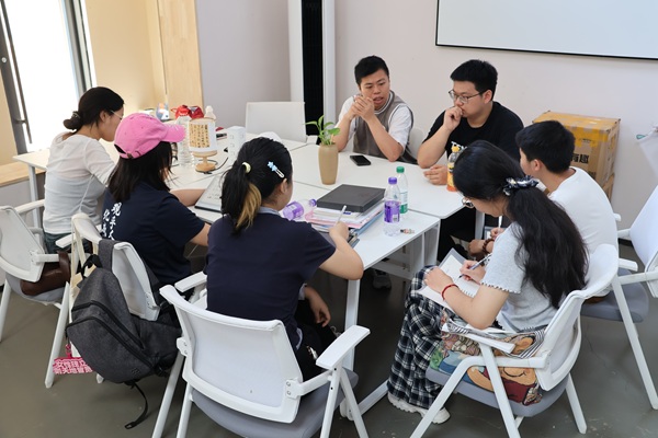 每日开会.JPG