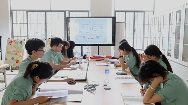 鲁甸顺心社工访谈全景.JPG
