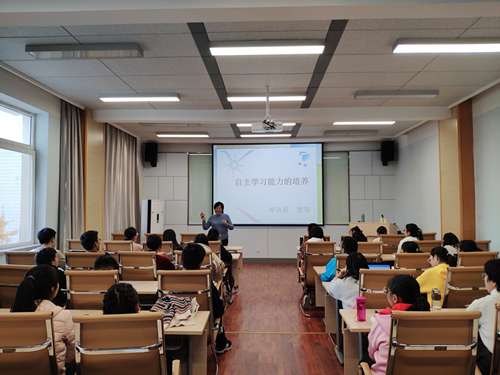 讲座现场_副本.jpg